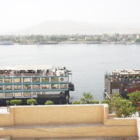 Merry Land Hotel & Roof Top Nile Restaurant Luxor Exterior photo
