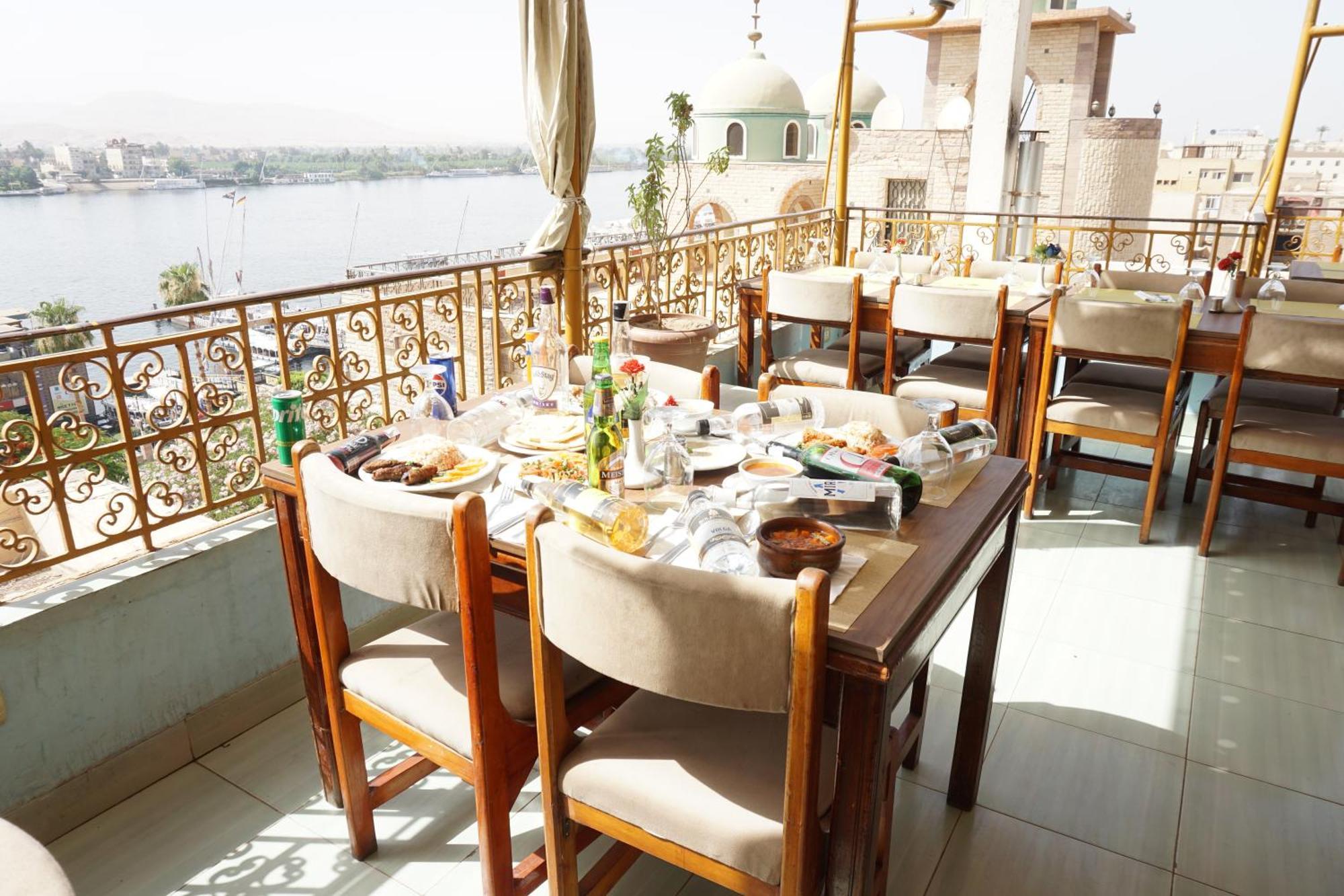 Merry Land Hotel & Roof Top Nile Restaurant Luxor Exterior photo