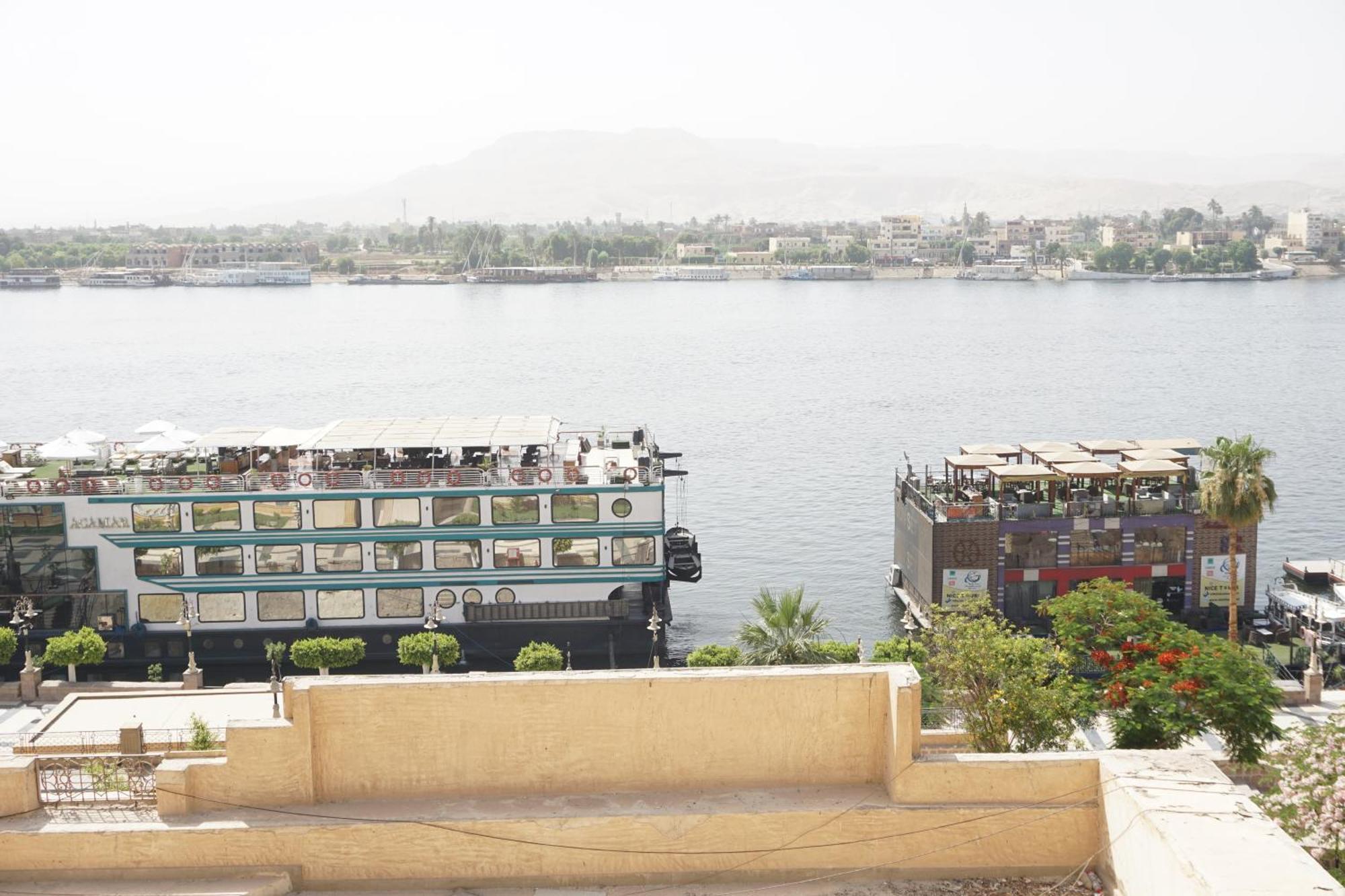Merry Land Hotel & Roof Top Nile Restaurant Luxor Exterior photo