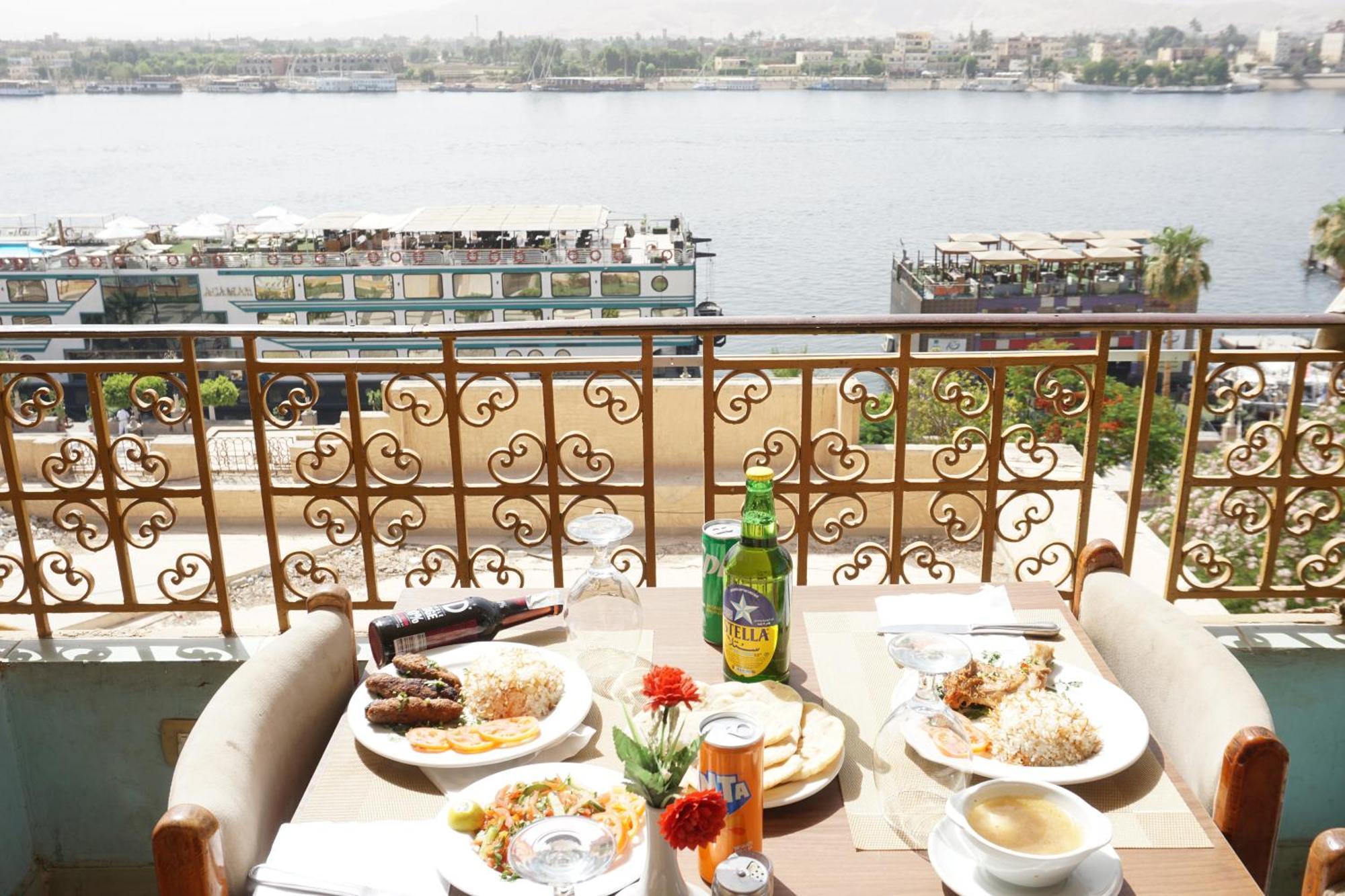 Merry Land Hotel & Roof Top Nile Restaurant Luxor Exterior photo