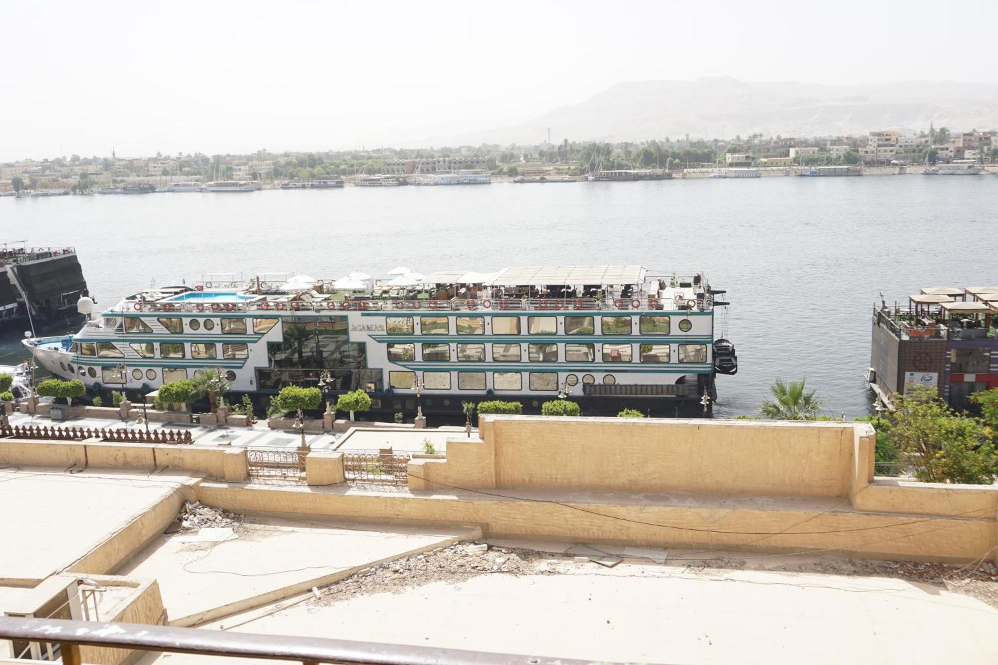 Merry Land Hotel & Roof Top Nile Restaurant Luxor Exterior photo