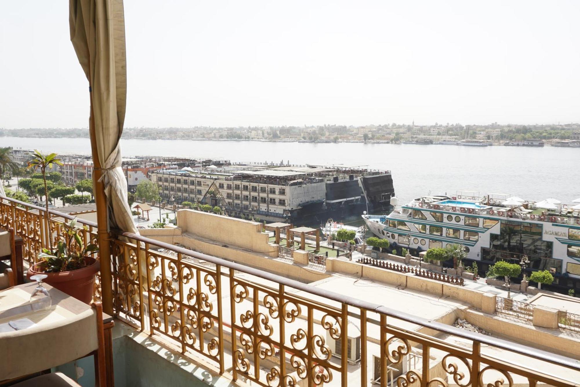 Merry Land Hotel & Roof Top Nile Restaurant Luxor Exterior photo