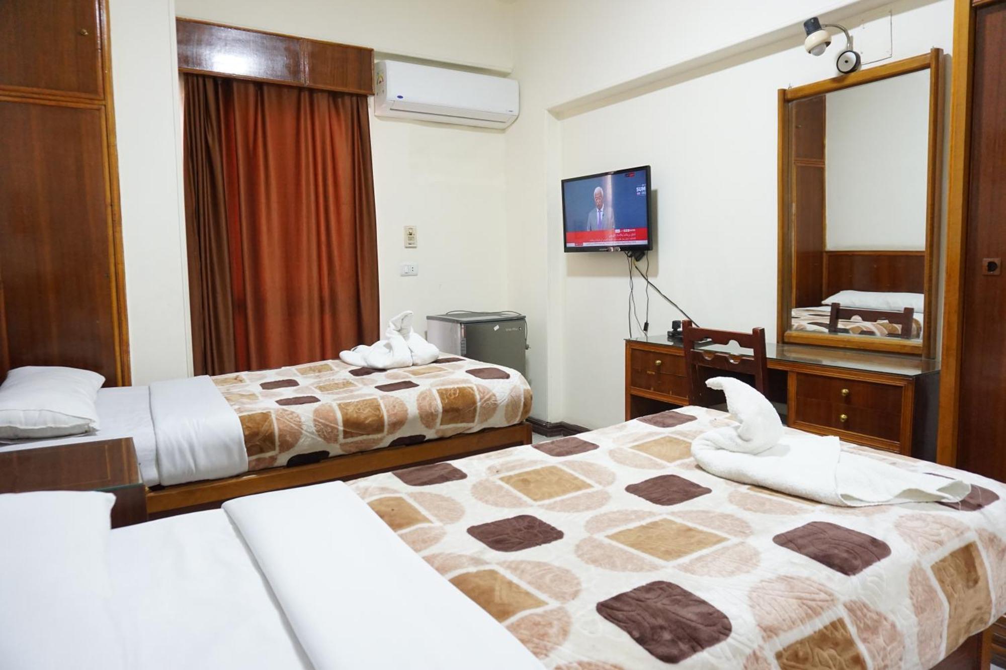 Merry Land Hotel & Roof Top Nile Restaurant Luxor Exterior photo